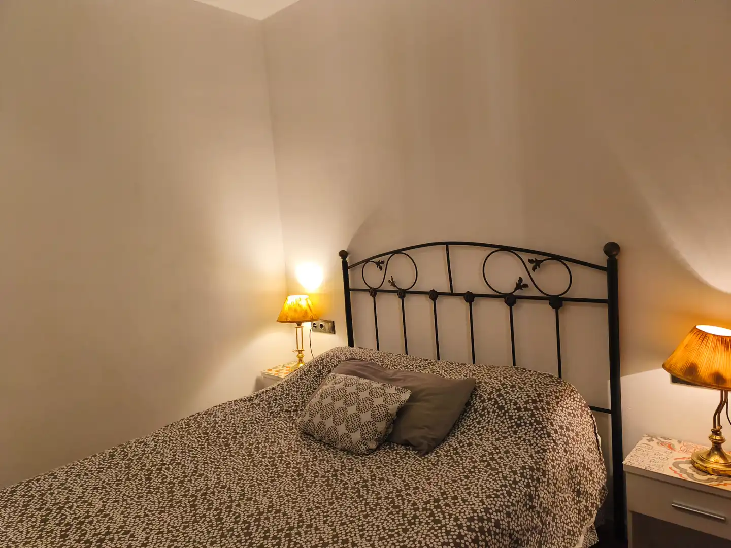 Habitación de Dúplex de alquiler en Girona con Calefacción, Amueblado y Horno