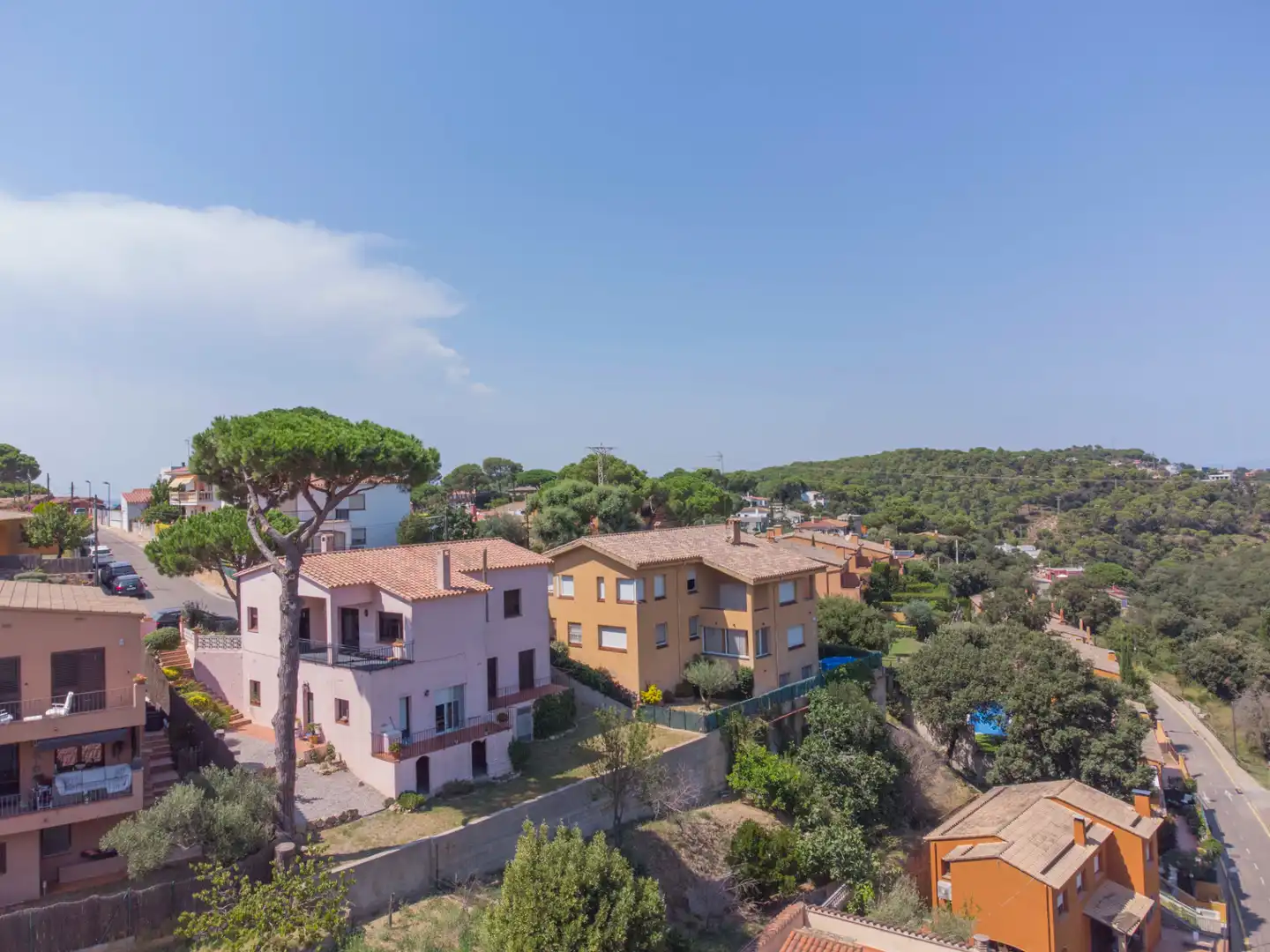 Casa con terraza en venta en Carrer de Guillem de Bonadona 14, imagen 3