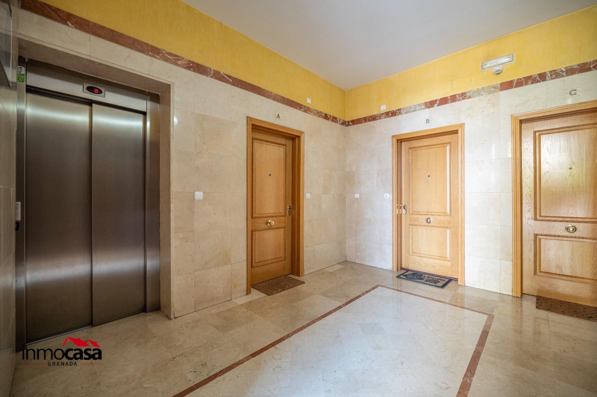 Flat for sale in  Granada Capital  with Private garden, Terrace and Community pool