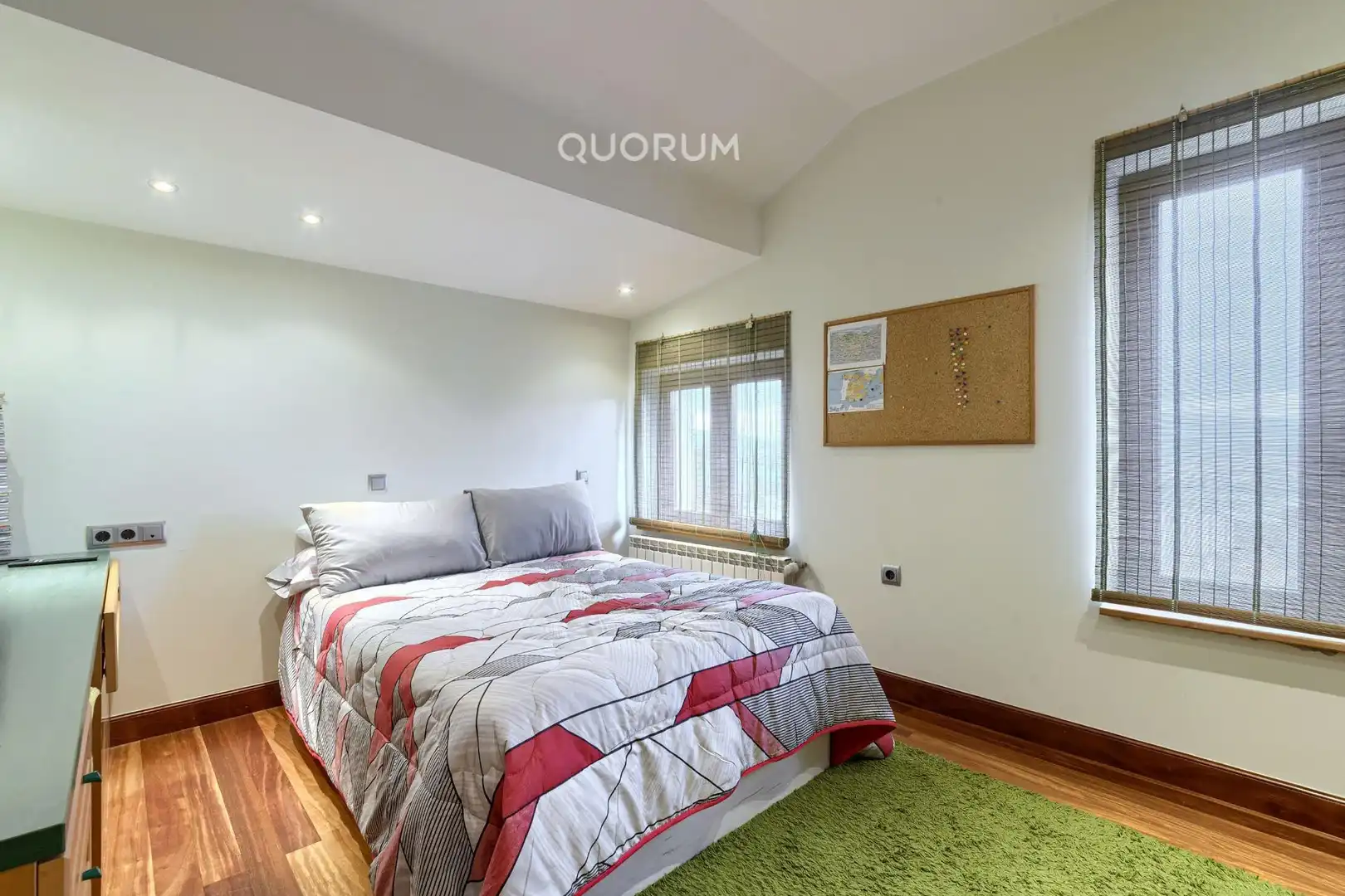 Schlafzimmer von Country house zum Verkauf in Bilbao  mit Heizung, Terrasse und Möbliert