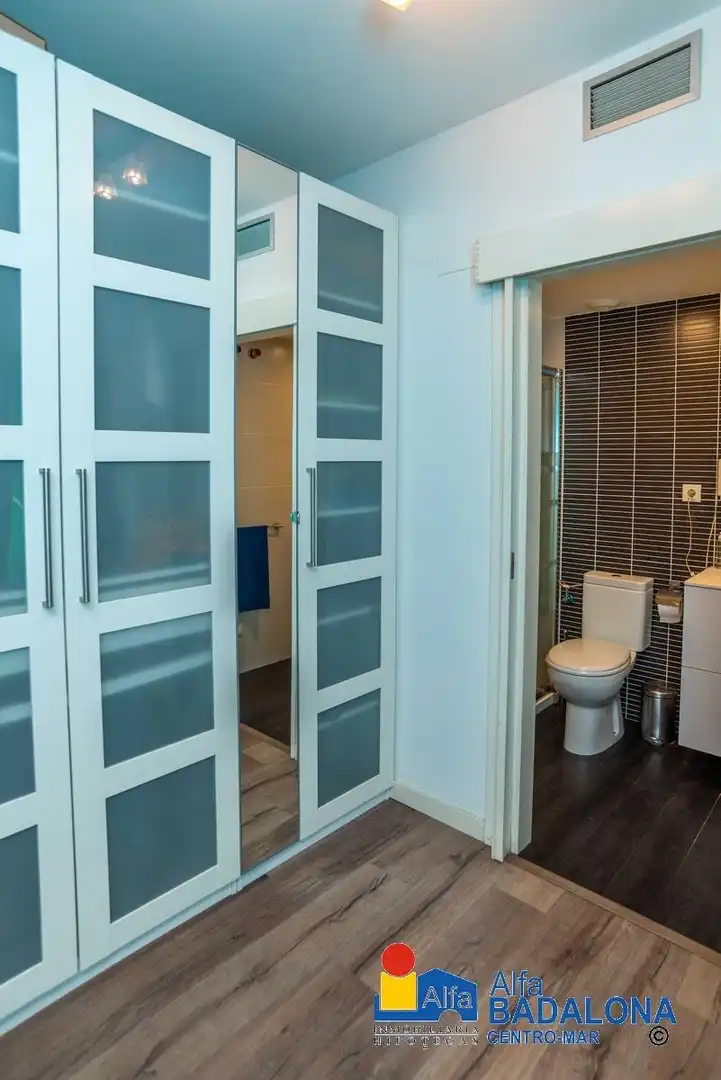 Baño de Piso en venta en Badalona con Aire acondicionado, Calefacción y Jardín privado