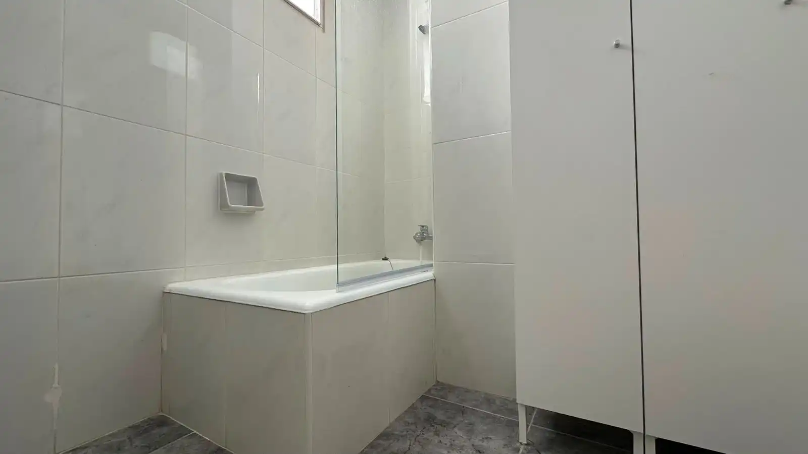 Bathroom of Flat for rent in Ferrol  with Furnished, Oven and Washing machine