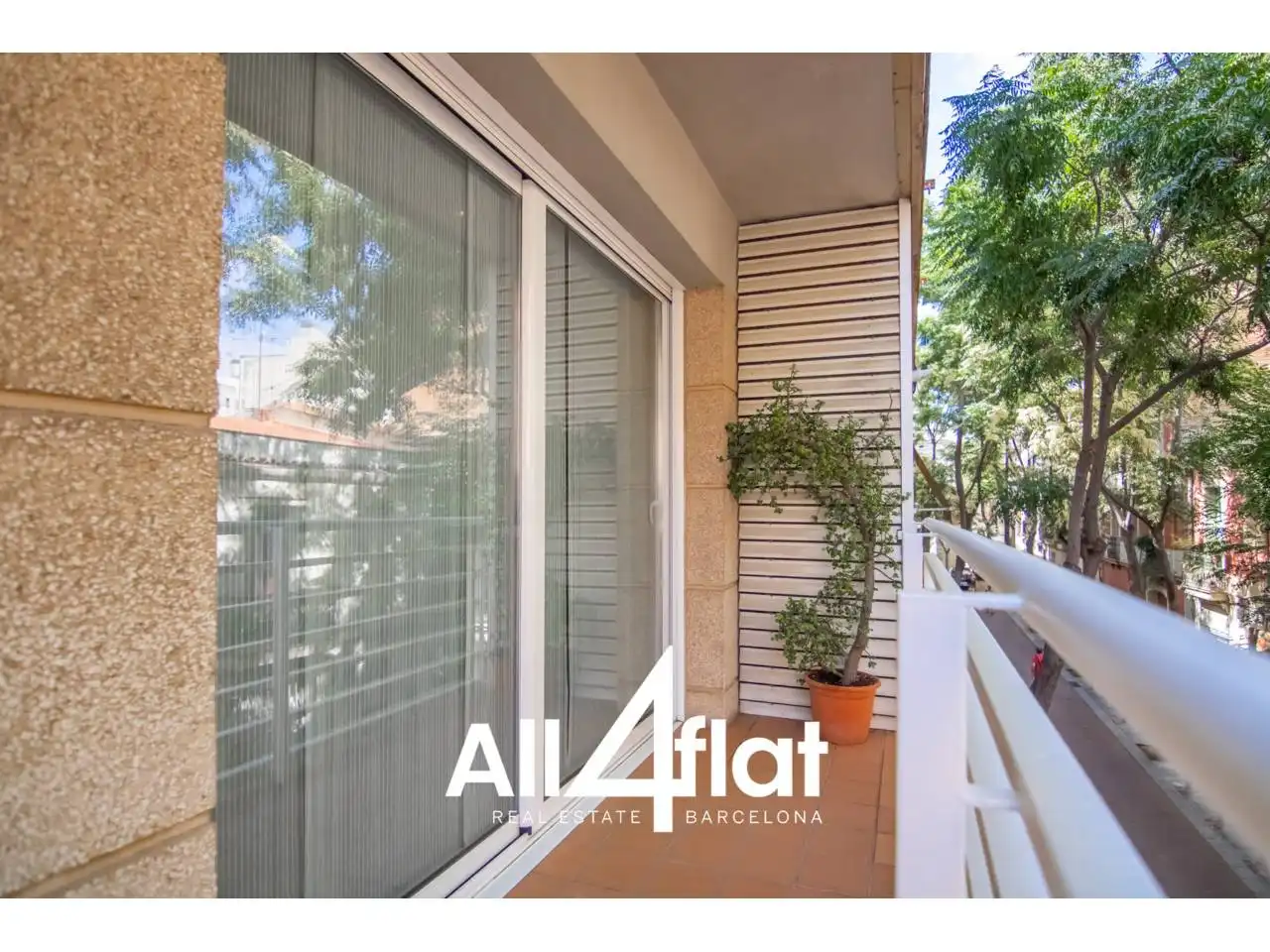Exterior view of Duplexes for rent in Barcelona  with Air Conditioner, Heating and Terrace