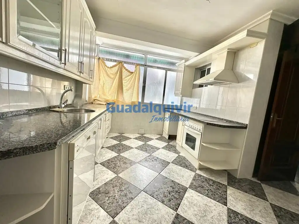 Cocina de Piso en venta en Sevilla con Aire acondicionado, Calefacción y Terraza