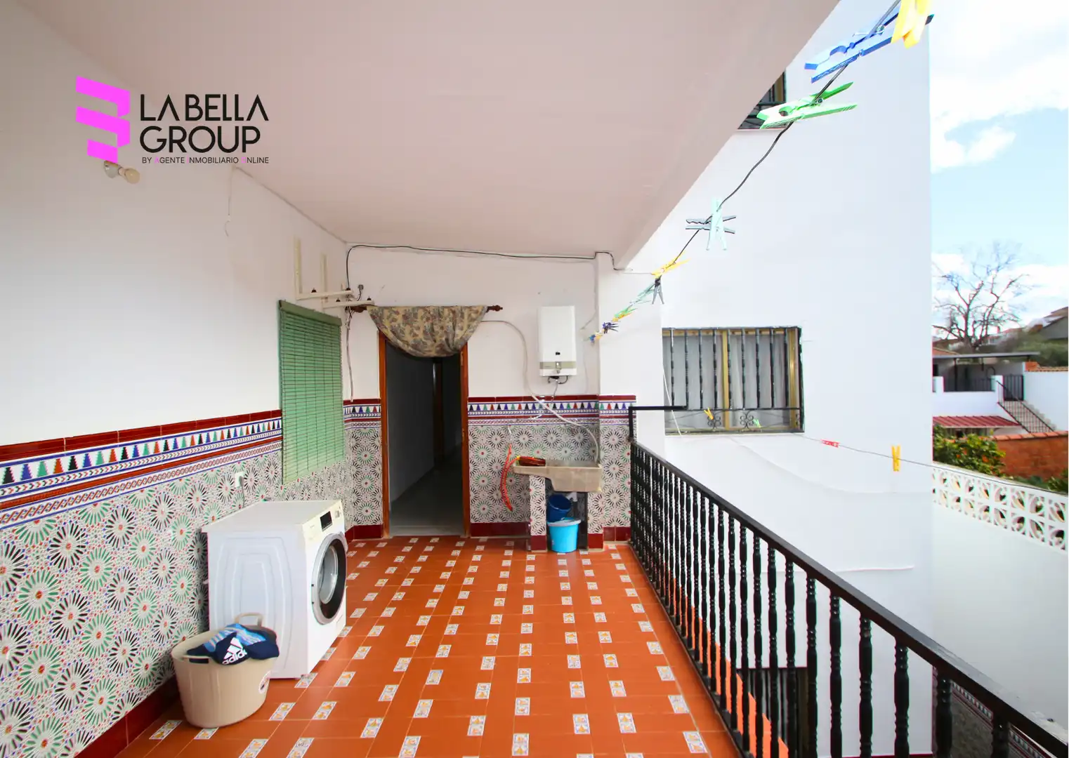 Vista exterior de Casa o xalet en venda en Orellana la Vieja amb Aire condicionat, Terrassa i Piscina