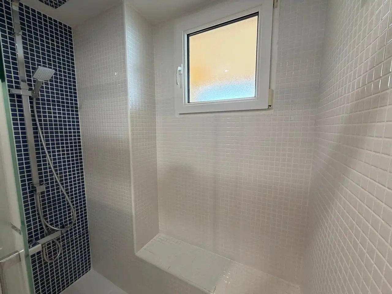 Baño de Apartamento en venta en La Manga del Mar Menor con Aire acondicionado, Calefacción y Jardín privado