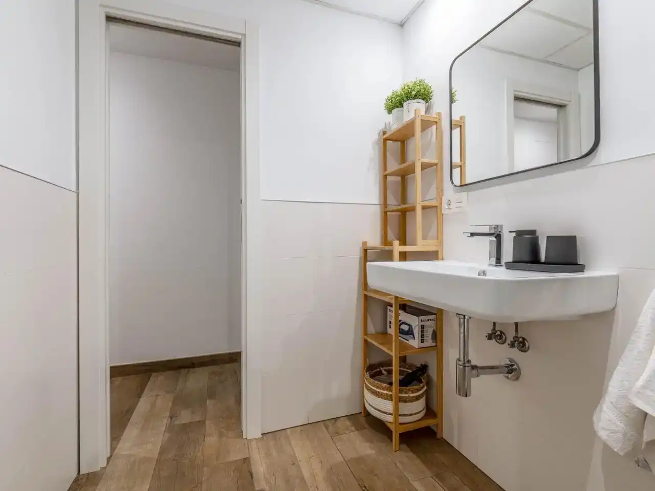 Bathroom of Flat for rent in Granada  with Air Conditioner, Swimming Pool and Furnished