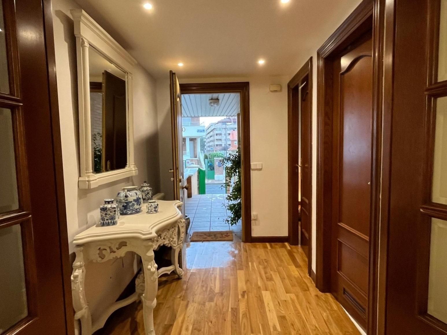 Single-family semi-detached for sale in Barañain  with Air Conditioner, Heating and Private garden