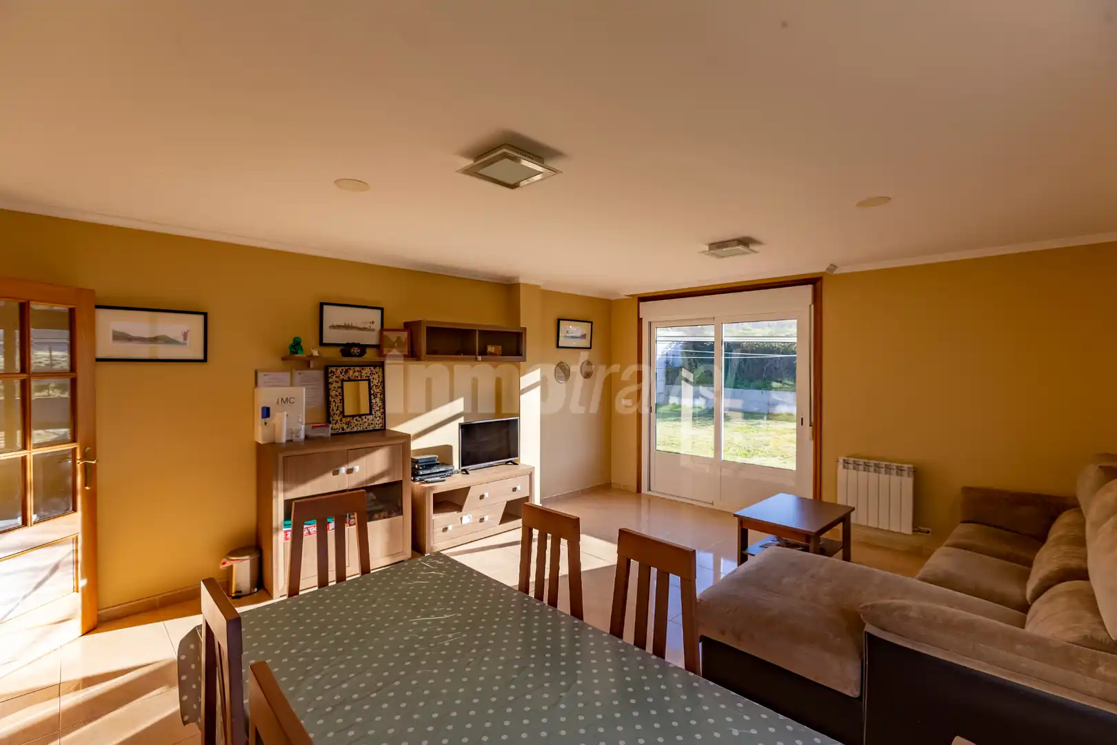 Wohnzimmer von Haus oder Chalet zum Verkauf in Sanxenxo mit Heizung, Privatgarten und Parkett
