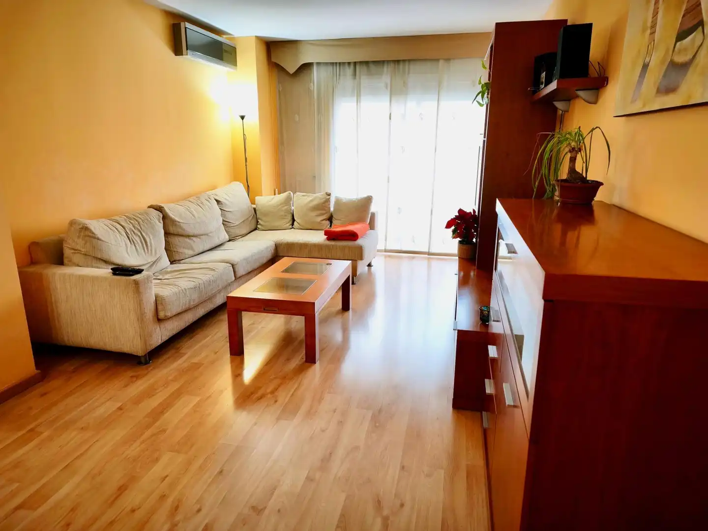 Living room of Flat for sale in Sabadell  with Air Conditioner, Heating and Parquet flooring