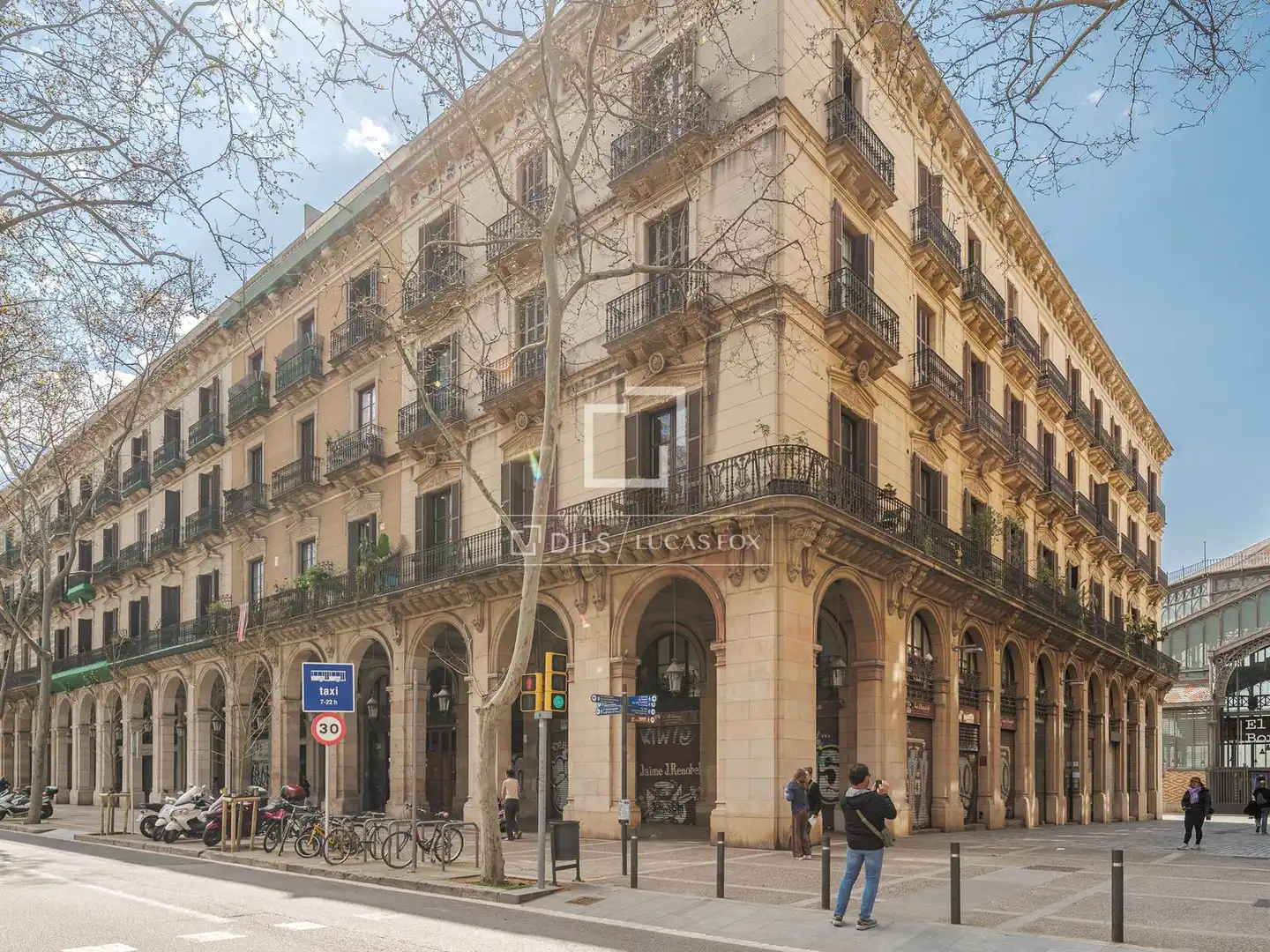 Außenansicht von Wohnung zum Verkauf in Barcelona mit Klimaanlage, Heizung und Parkett