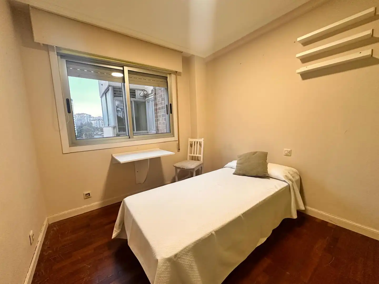 Bedroom of Flat for rent in Vigo   with Furnished, Oven and Washing machine