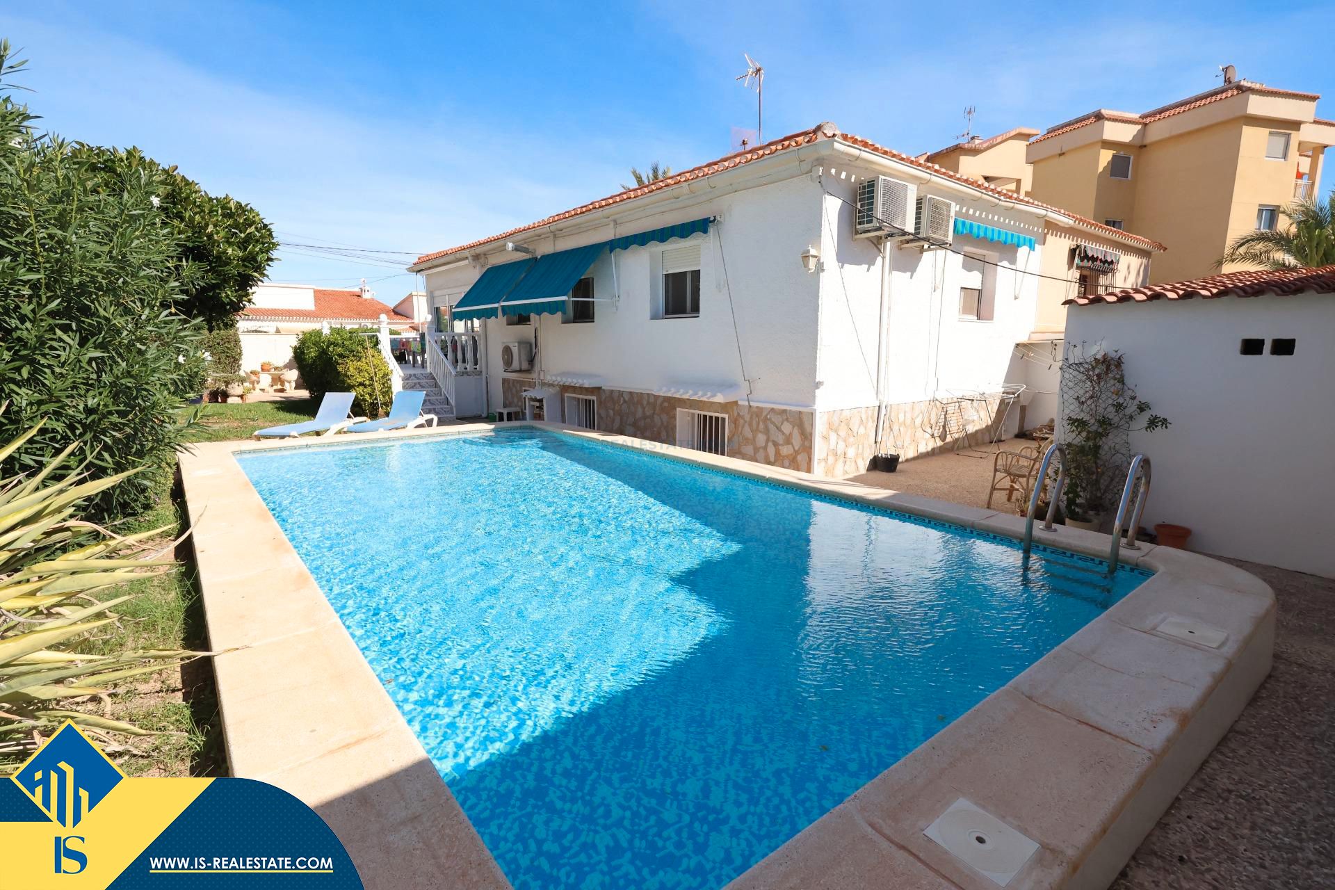Swimming pool of House or chalet for sale in Torrevieja  with Terrace, Furnished and Community pool