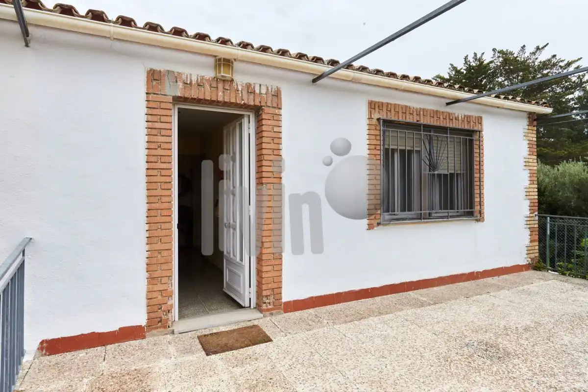 Vista exterior de Casa o xalet en venda en Jaén amb Traster