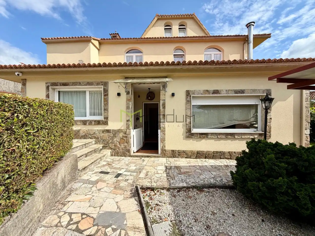Vista exterior de Casa o xalet en venda en Teo amb Calefacció, Jardí privat i Terrassa