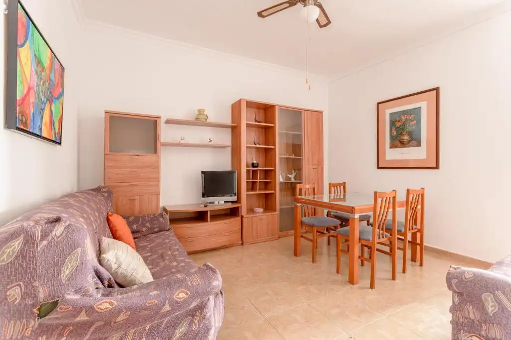 Sala d'estar de Casa adosada en venda en Valle de Abdalajís amb Terrassa, Moblat i Balcó