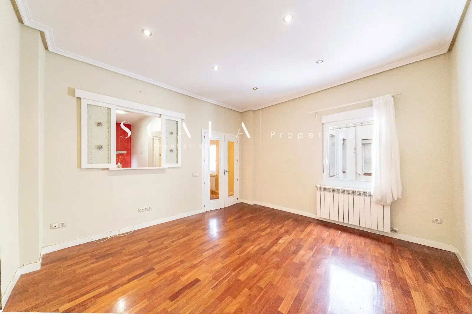 Living room of Flat for rent in Madrid  with Air Conditioner, Heating and Parquet flooring