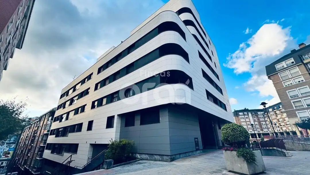 Außenansicht von Wohnung zum Verkauf in Santurtzi  mit Heizung, Terrasse und Abstellraum