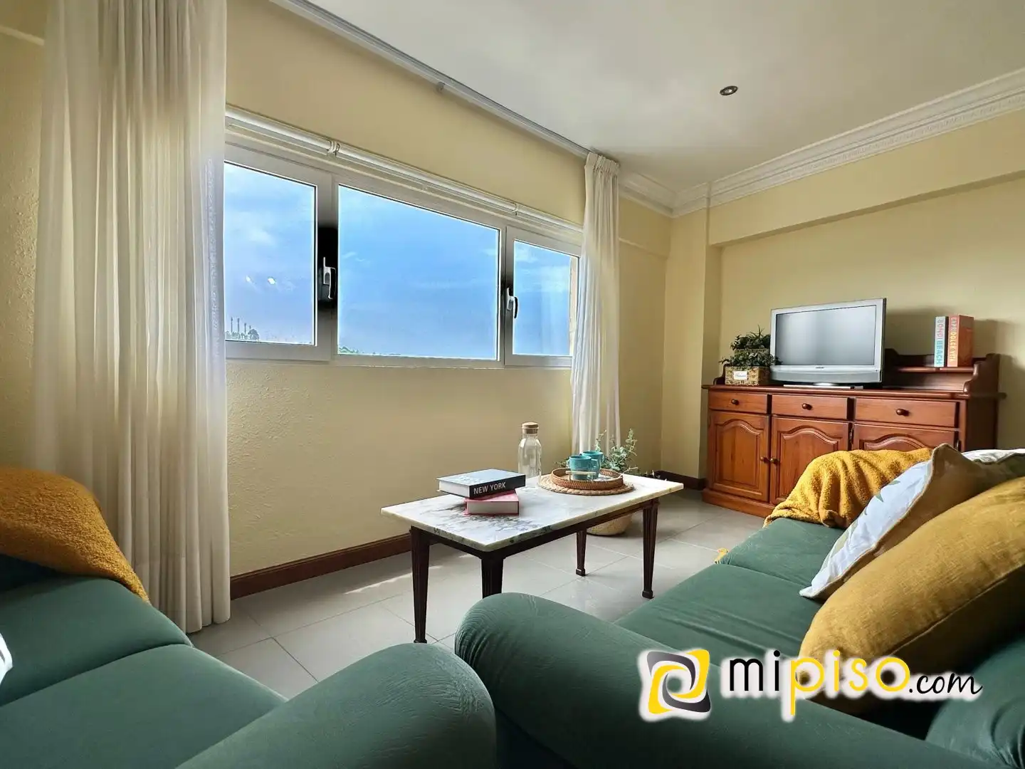 Living room of Flat for sale in Laredo  with Furnished