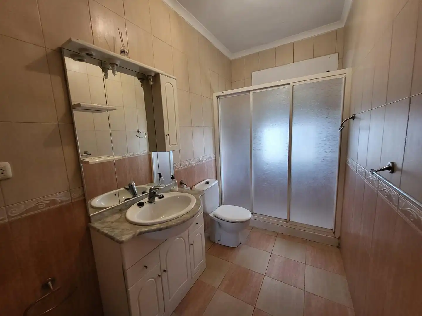 Bany de Casa o xalet en venda en Sisante amb Calefacció, Terrassa i Moblat