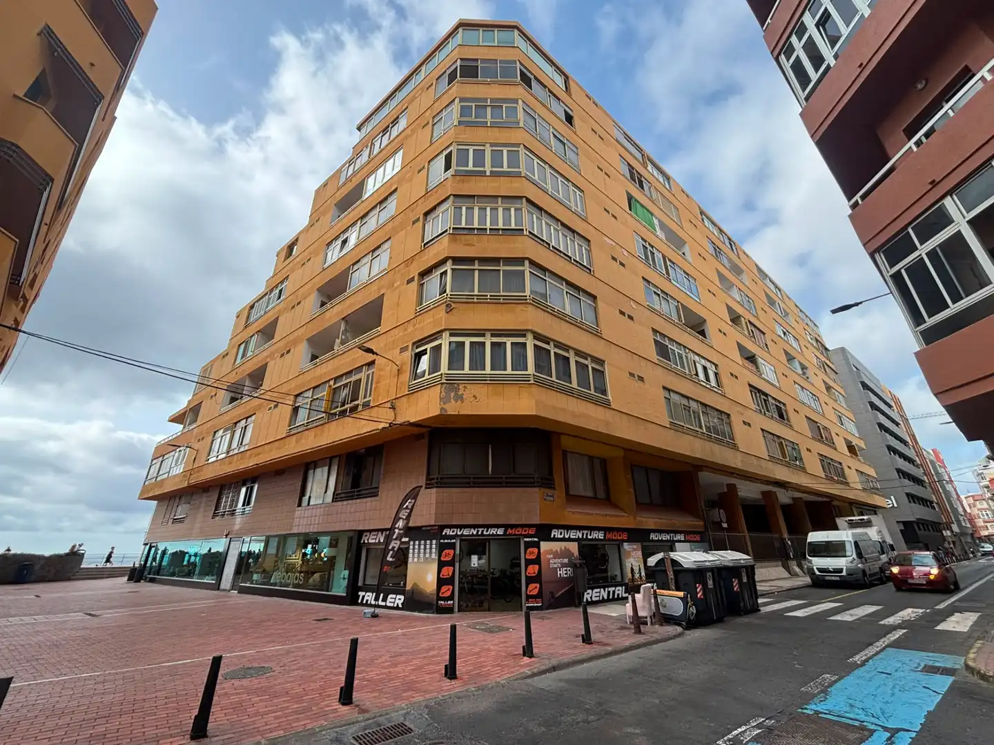 Vista exterior de Pis en venda en Las Palmas de Gran Canaria amb Moblat i Piscina comunitària