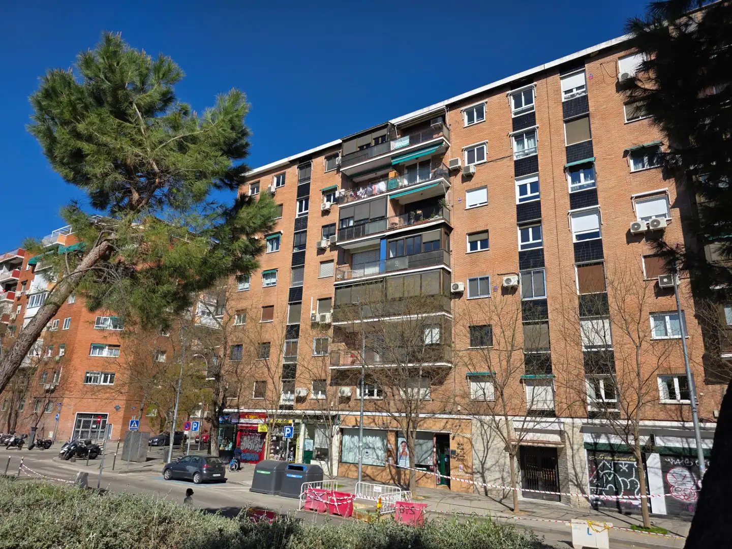 Vista exterior de Pis en venda en Madrid amb Calefacció, Terrassa i Forn