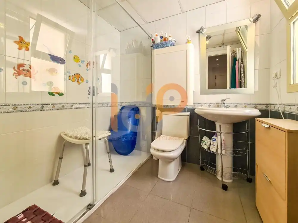 Badezimmer von Wohnung zum Verkauf in Huércal-Overa mit Klimaanlage, Abstellraum und Balkon