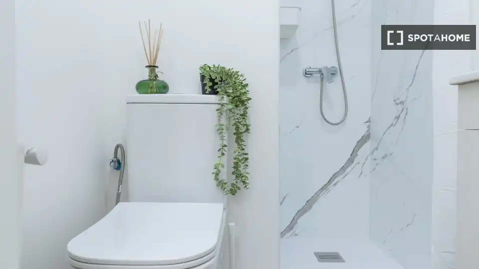 Bathroom of Flat for share in Getafe  with Air Conditioner, Heating and Furnished