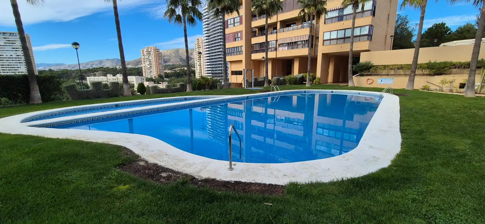 Swimming pool of Flat for sale in Benidorm  with Air Conditioner, Terrace and Furnished
