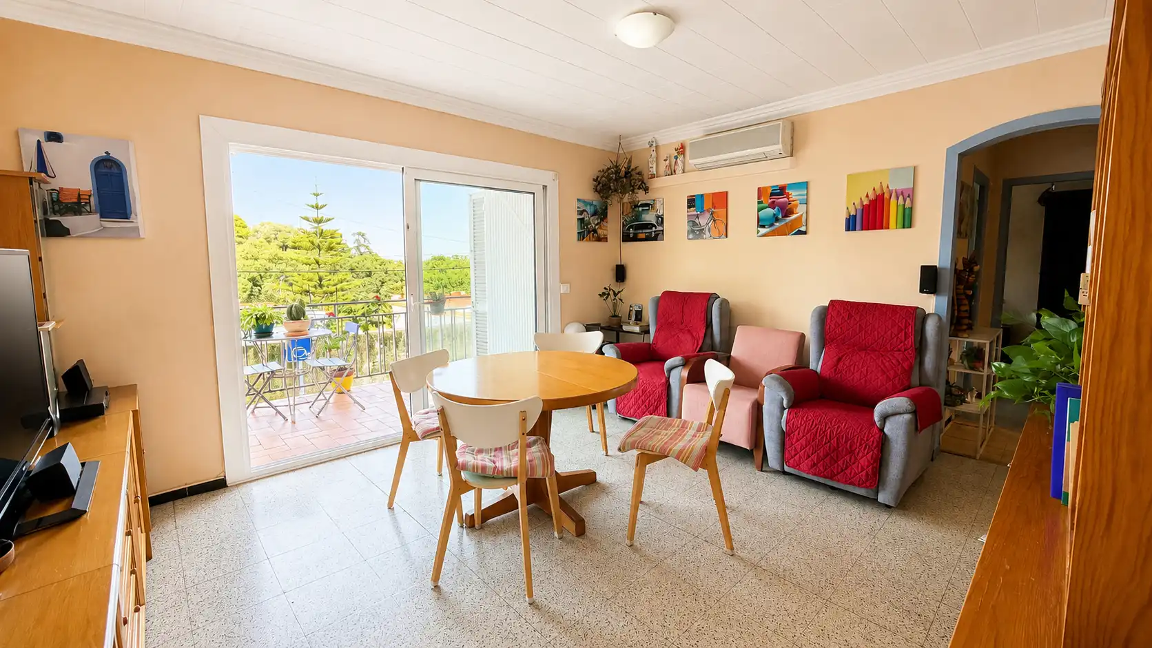 Living room of Flat for sale in Figueres  with Air Conditioner, Heating and Furnished