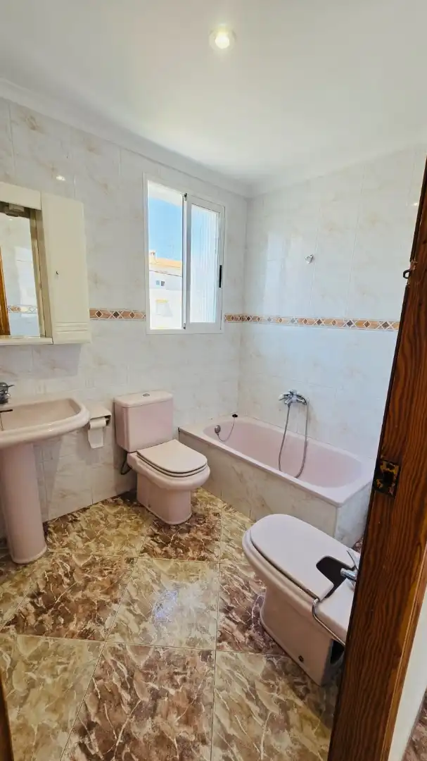 Bany de Àtic en venda en Oliva amb Terrassa i Moblat