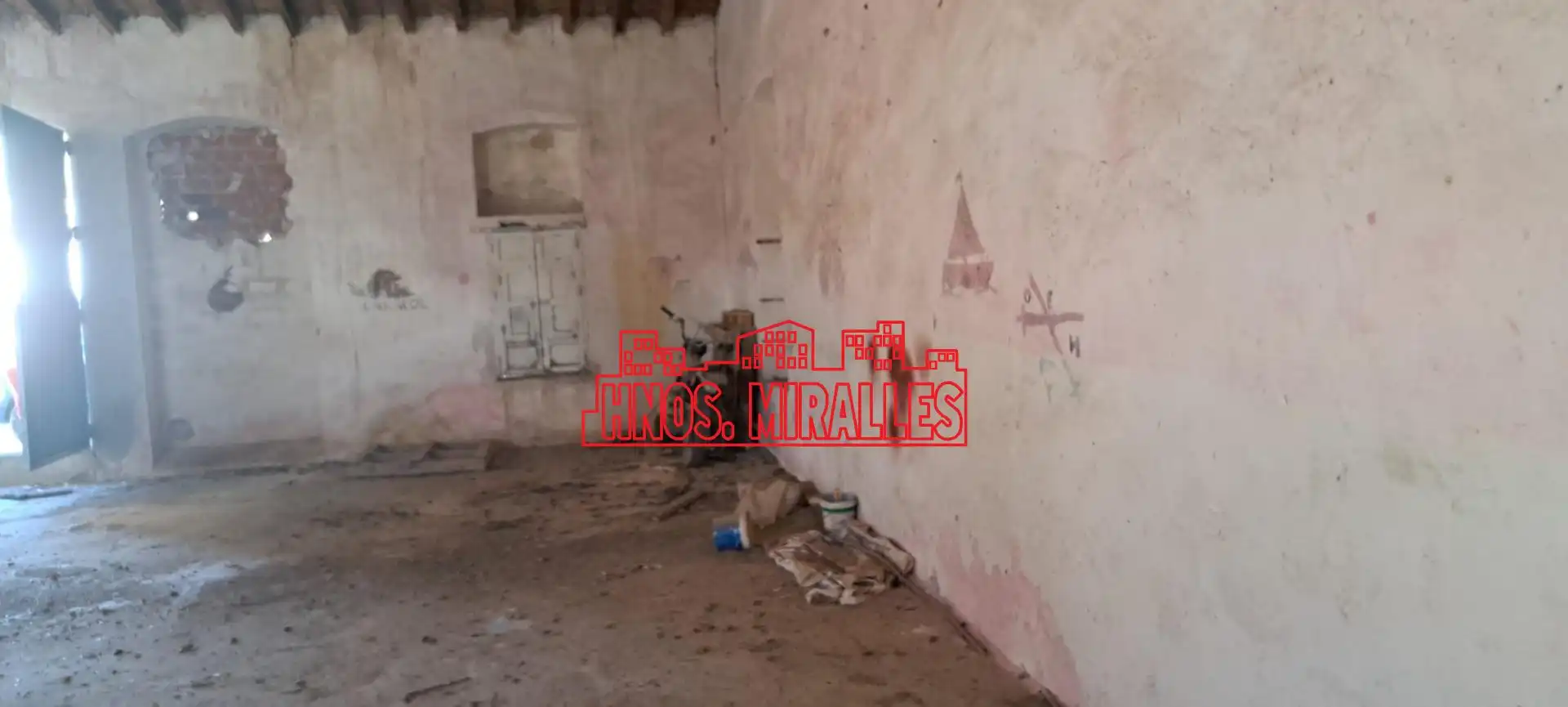 Commercial properties for sale in Hondón de las Nieves / El Fondó de les Neus