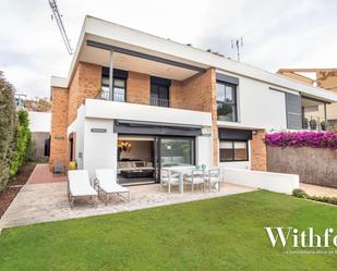 Vista exterior de Casa adosada de lloguer en Esplugues de Llobregat amb Aire condicionat, Terrassa i Balcó