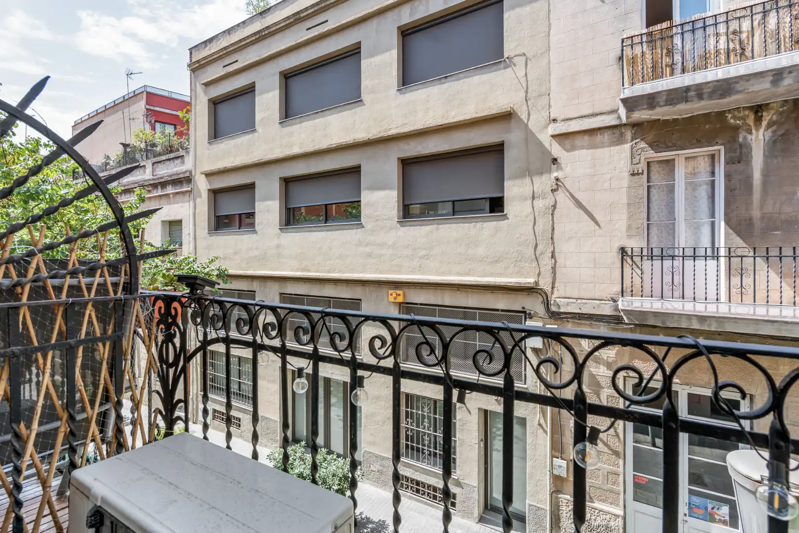 Außenansicht von Wohnung zum Verkauf in Barcelona mit Klimaanlage, Heizung und Balkon