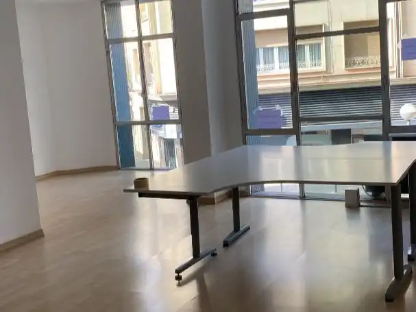 Büro zur Miete in Sabadell mit Klimaanlage und Heizung
