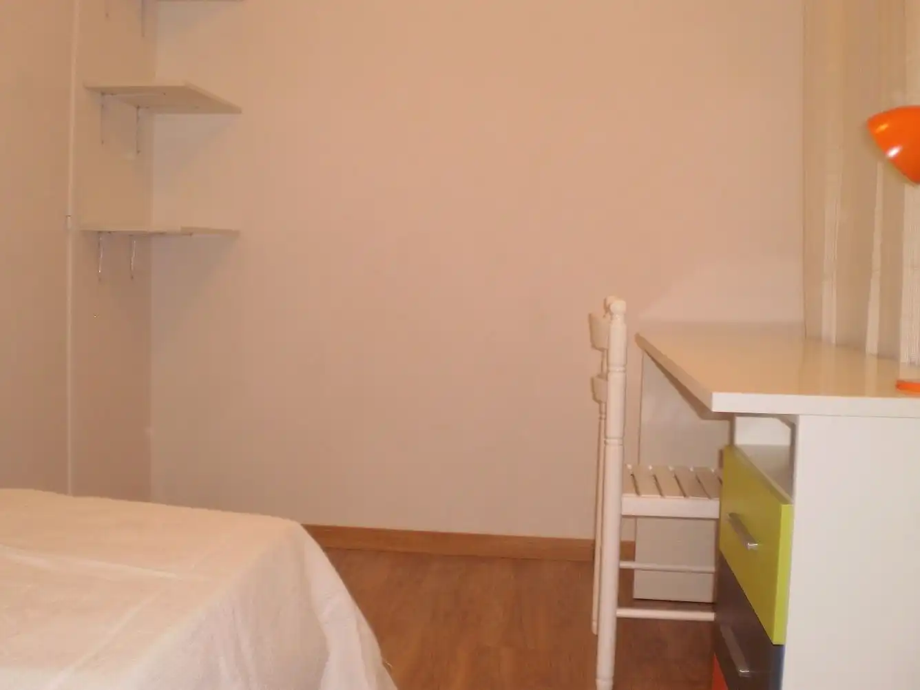 Habitación de Piso de alquiler en Santiago de Compostela  con Calefacción, Parquet y Amueblado