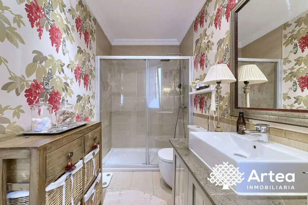 Baño de Piso en venta en Getxo  con Calefacción, Trastero y Balcón