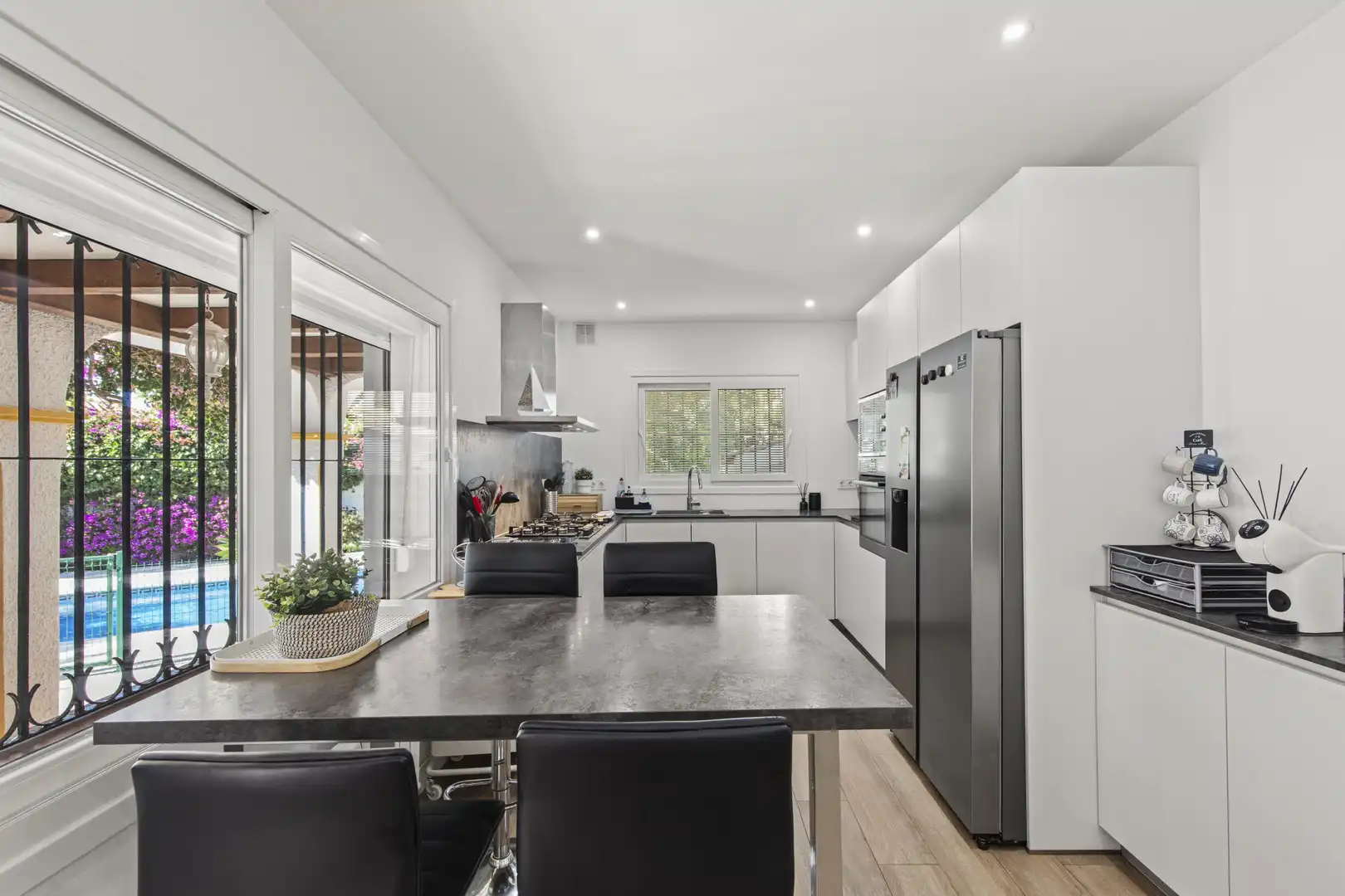 Cocina de Casa o chalet en venta en Marbella con Aire acondicionado, Calefacción y Jardín privado