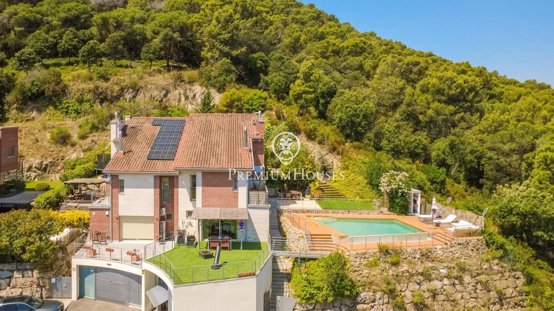 Vista exterior de Casa adosada en venda en Vallromanes amb Aire condicionat, Calefacció i Jardí privat