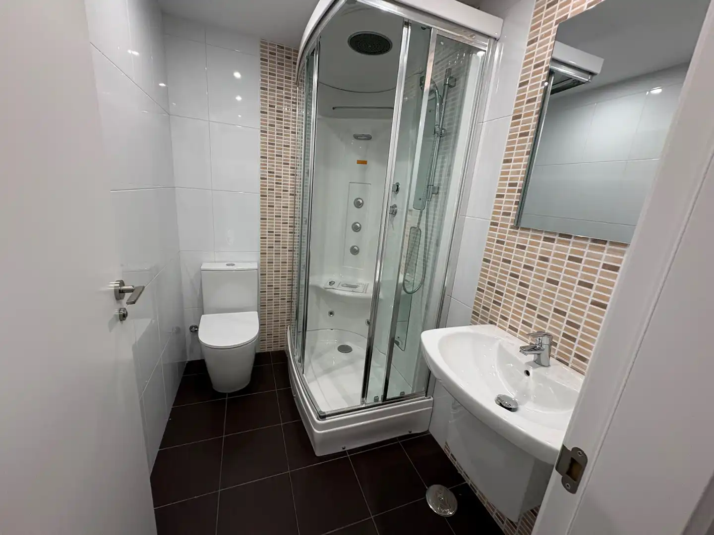 Baño de Piso en venta en Cedeira con Trastero, Horno y Lavadora