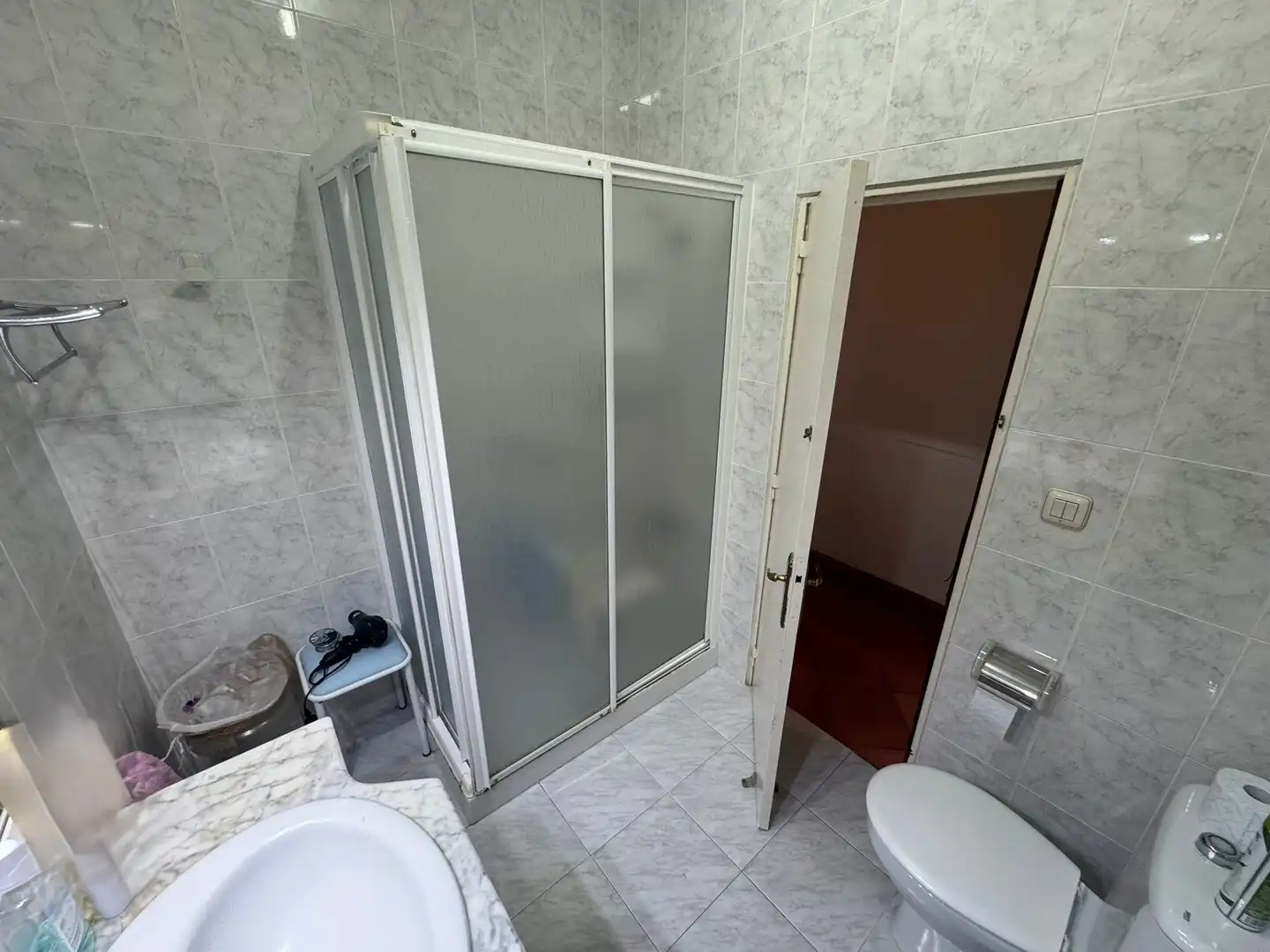 Bathroom of Flat for sale in Sevilla  with Terrace and Storage room
