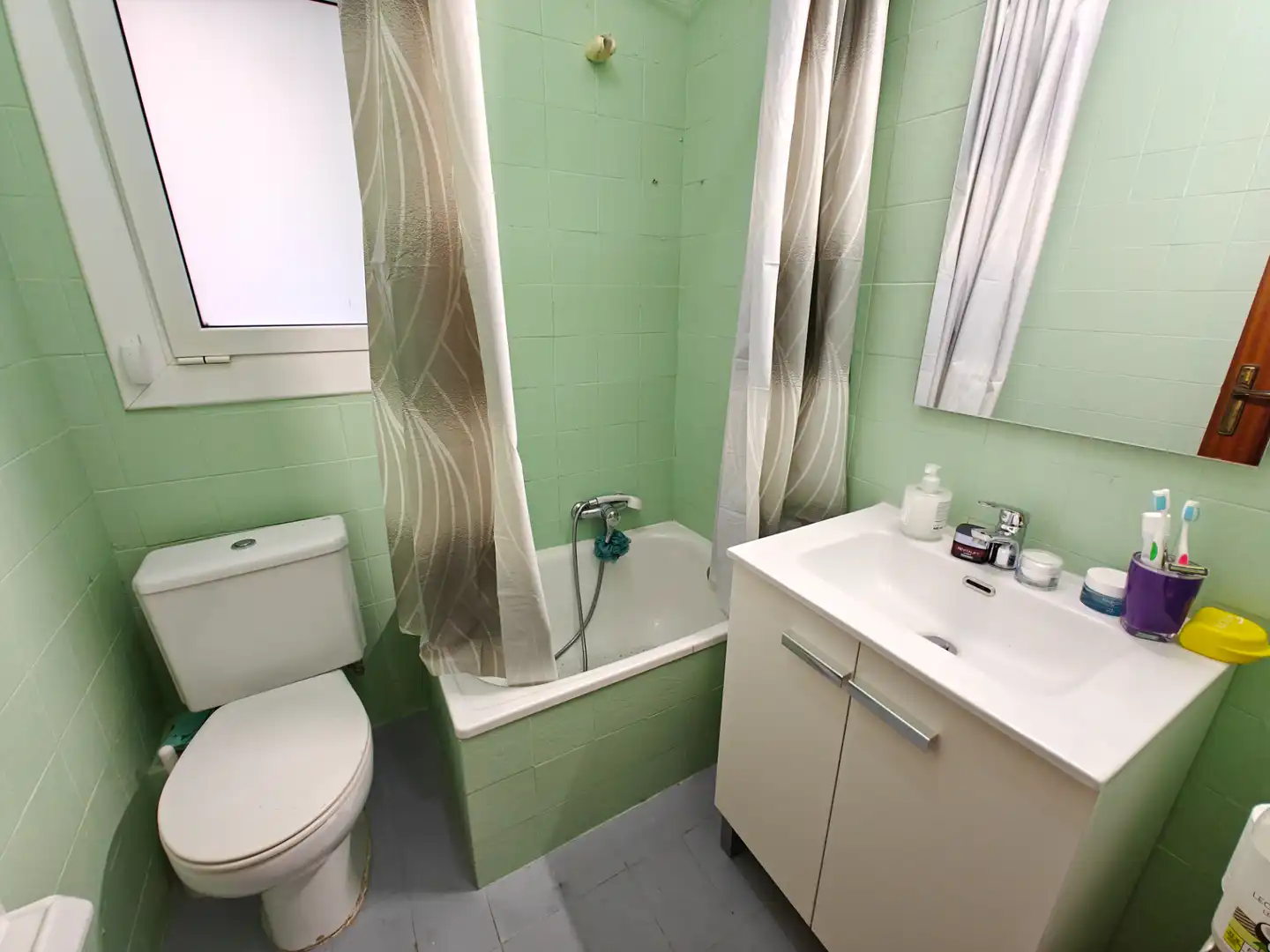 Badezimmer von Wohnung zum Verkauf in Premià de Mar mit Balkon