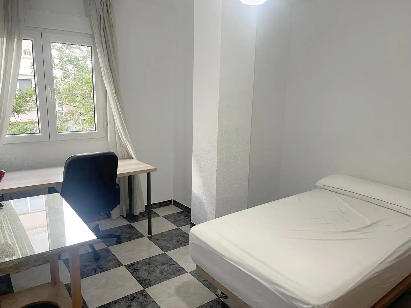 Flat with lift to rent in Calle Poeta Manuel de Góngora 10