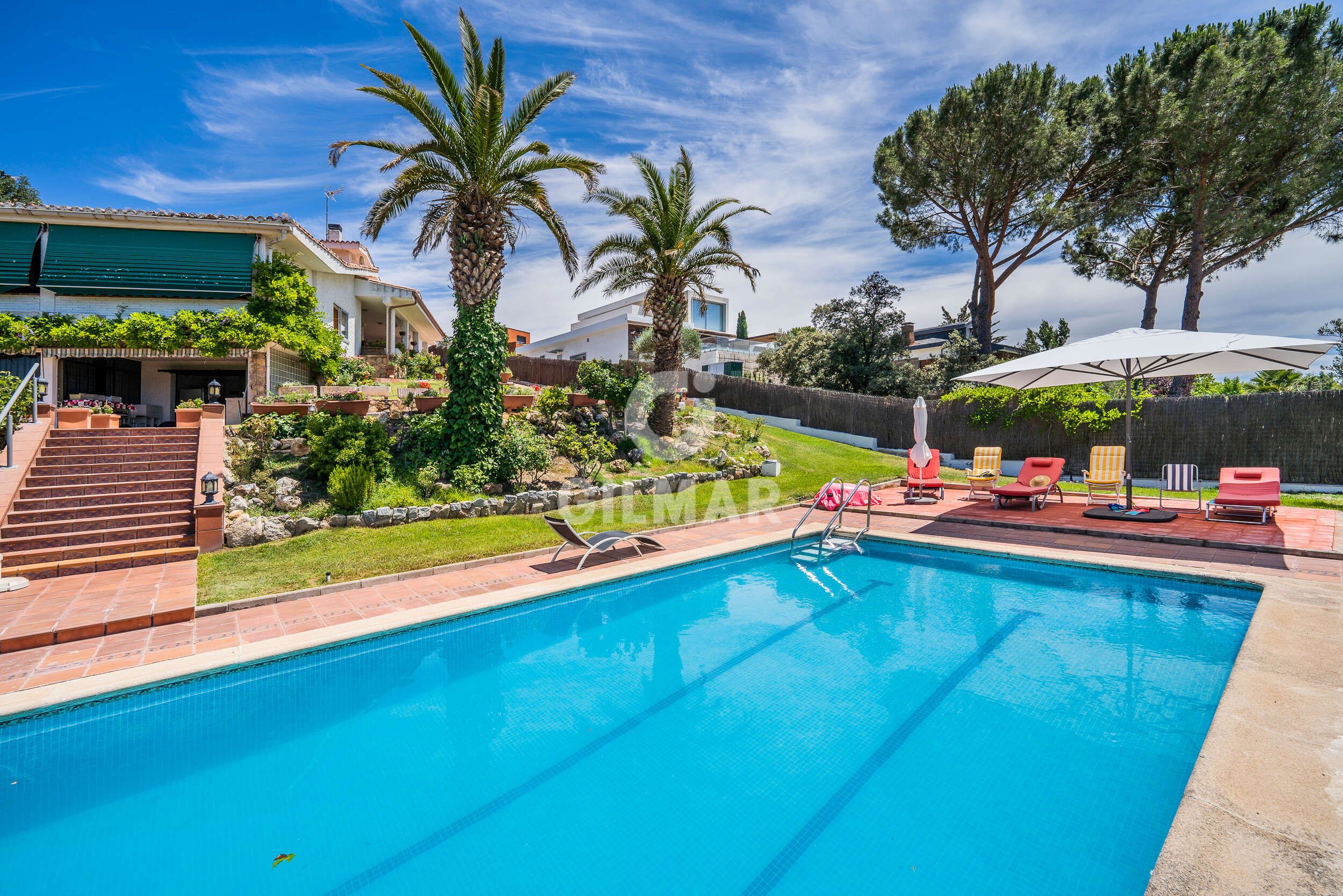 Swimming pool of House or chalet for sale in Algete