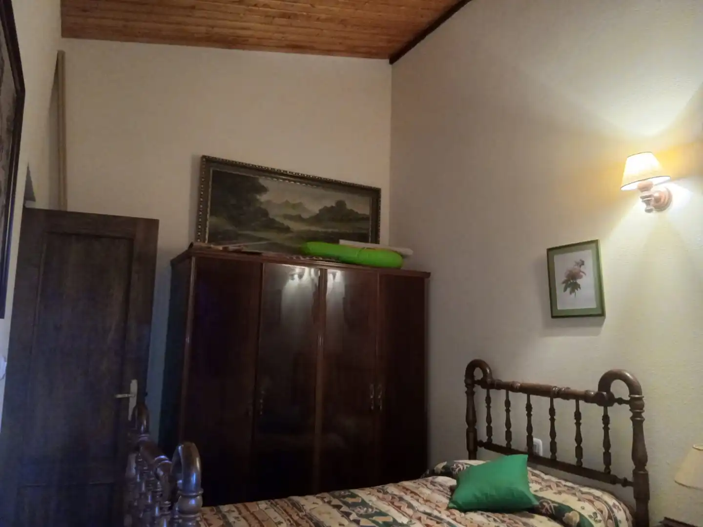 Dormitori de Casa adosada en venda en Condado de Treviño amb Piscina