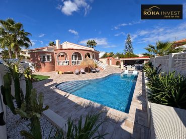 Villa mit Balkon zum Verkauf in Calle Picasso 45