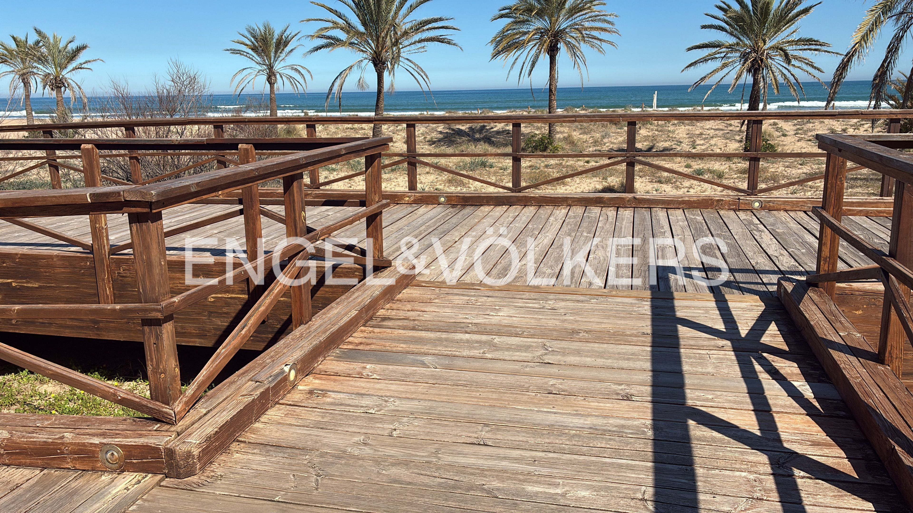 Terrasse von Einfamilien-Reihenhaus zum Verkauf in Gandia mit Klimaanlage, Heizung und Privatgarten