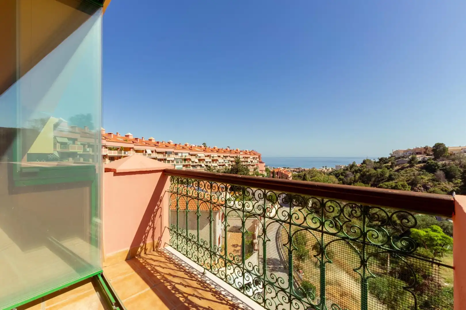 Habitación de Dúplex en venta en Fuengirola con Terraza, Trastero y Piscina comunitaria