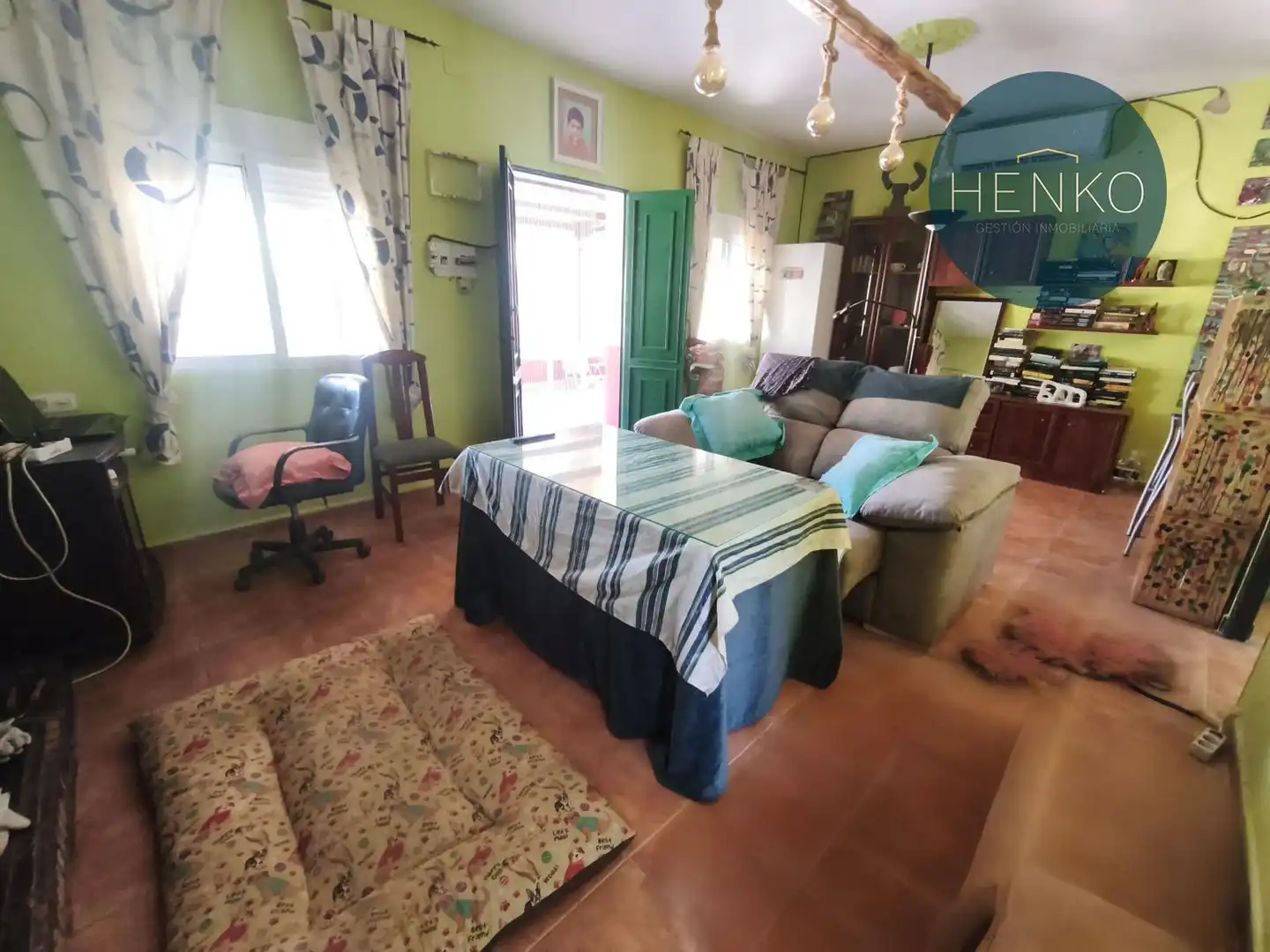 Sala d'estar de Casa o xalet en venda en Beas amb Aire condicionat i Moblat