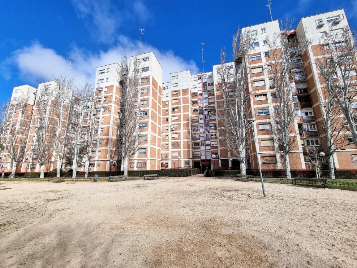 Vista exterior de Piso de alquiler en Móstoles con Calefacción, Terraza y Amueblado